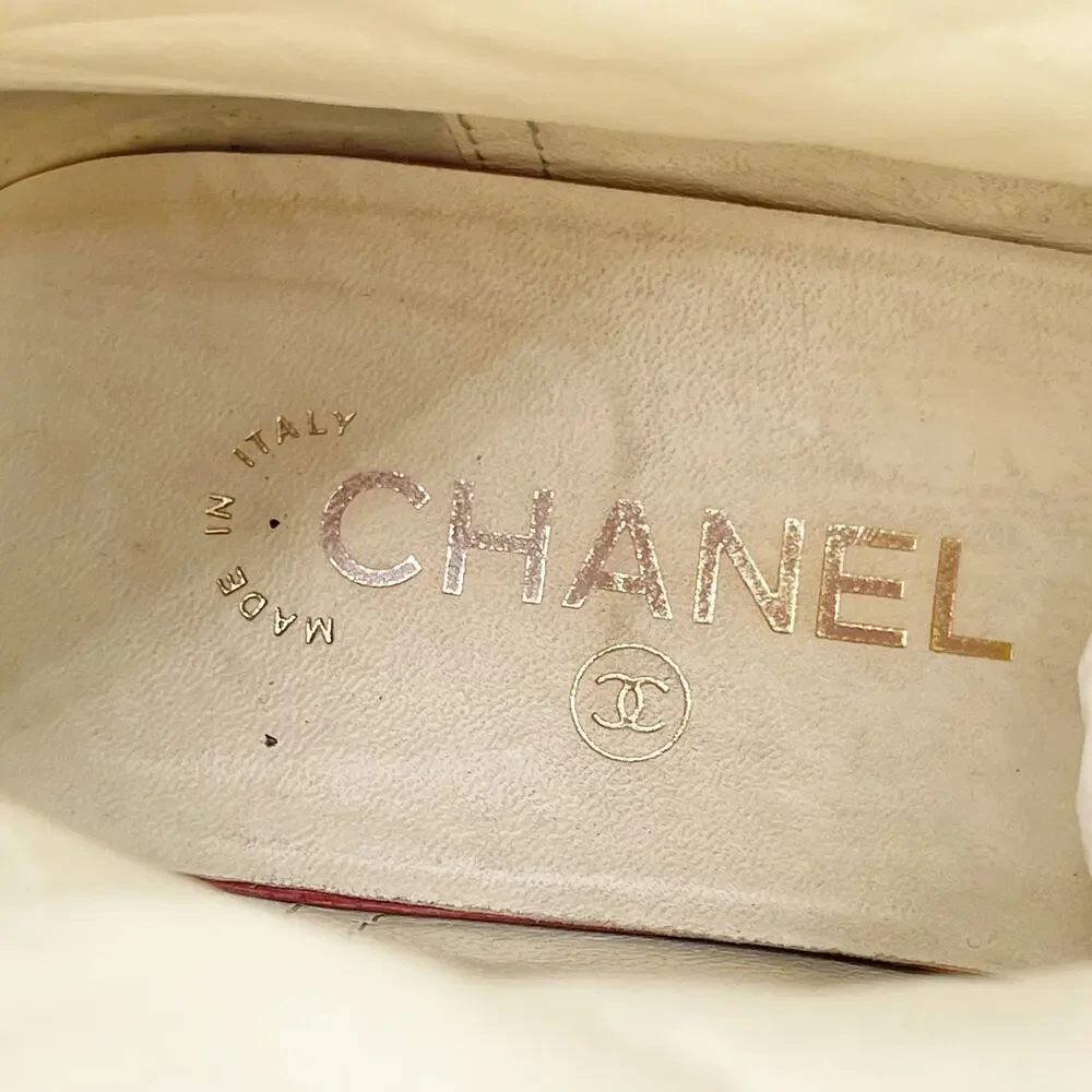 Chanel Brave Ivory Black Quilted Leather Chain CC Cap Tap Combat Boots EU 41